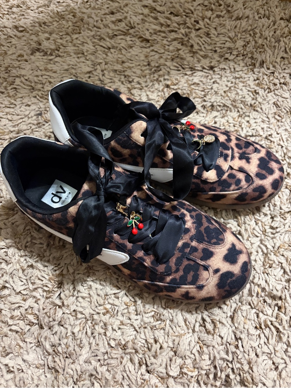 Women’s fashion sneaker